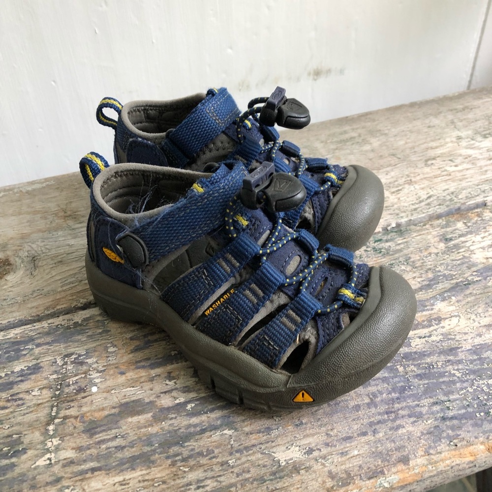 KEEN shoes LIKE NEW !!!  size 9